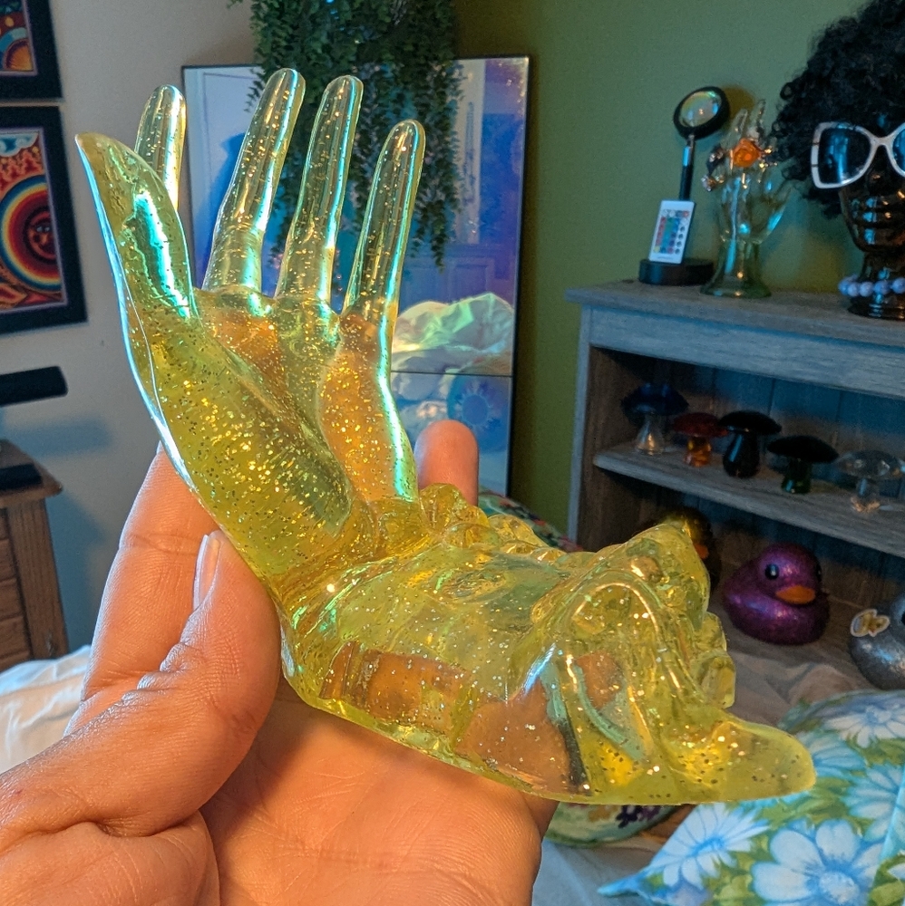 YELLOW GLITTER PLASTIC HAND - Picture 6 of 7